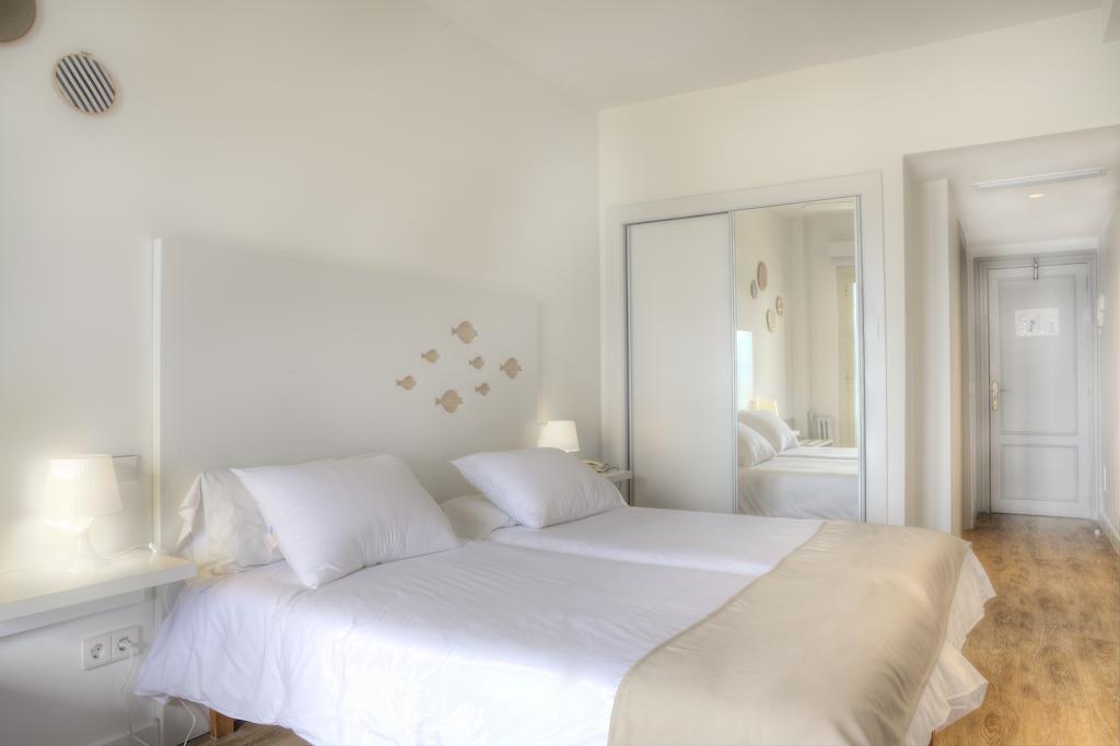 Carabela Hotel Peguera Bagian luar foto