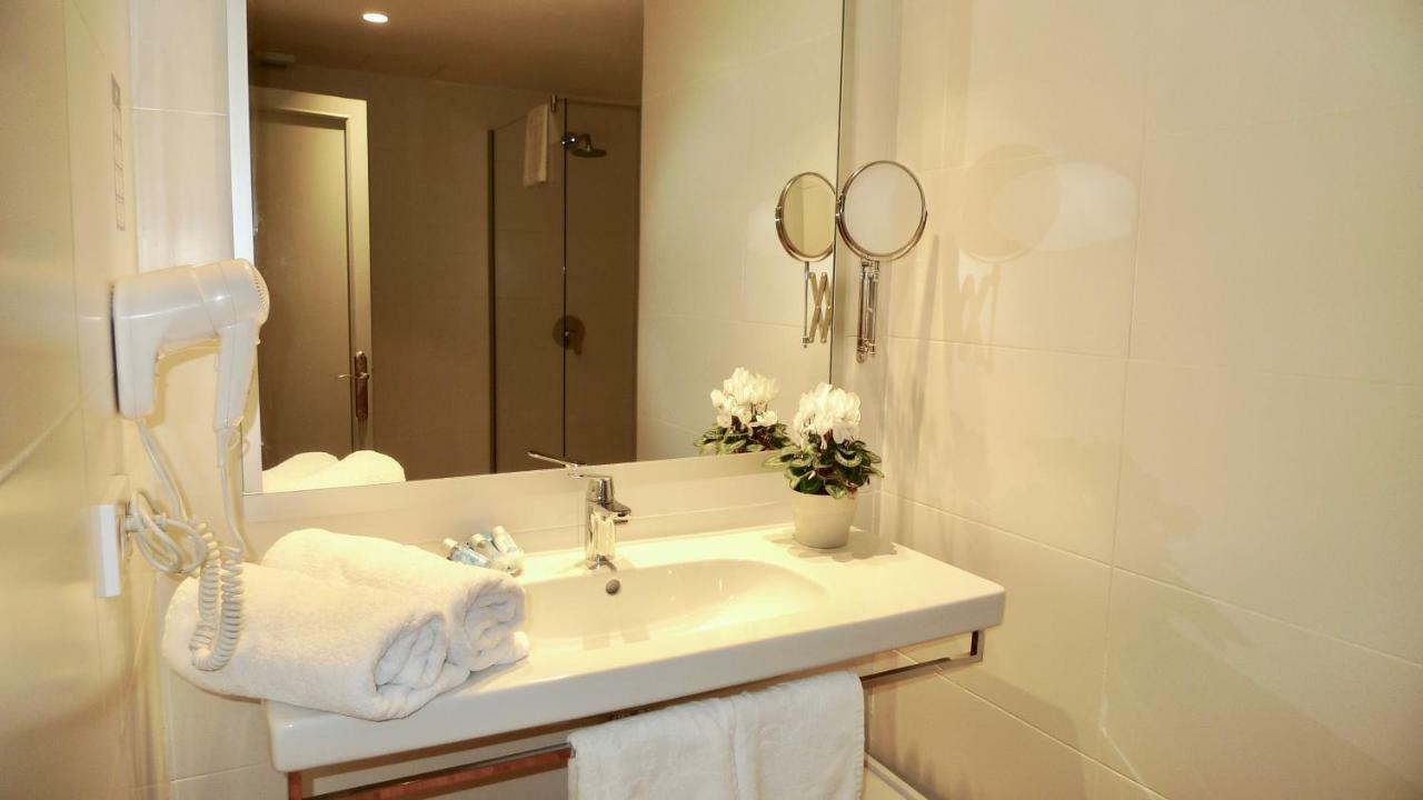 Carabela Hotel Peguera Bagian luar foto