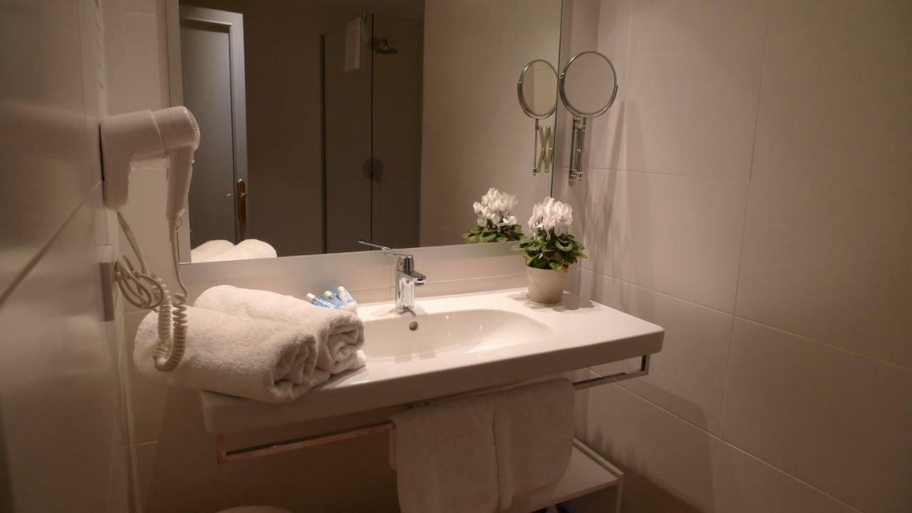 Carabela Hotel Peguera Bagian luar foto
